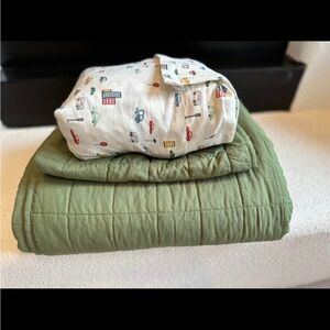 Pillowfort Green Quilted Blanket with Fun Printed Pillowcase